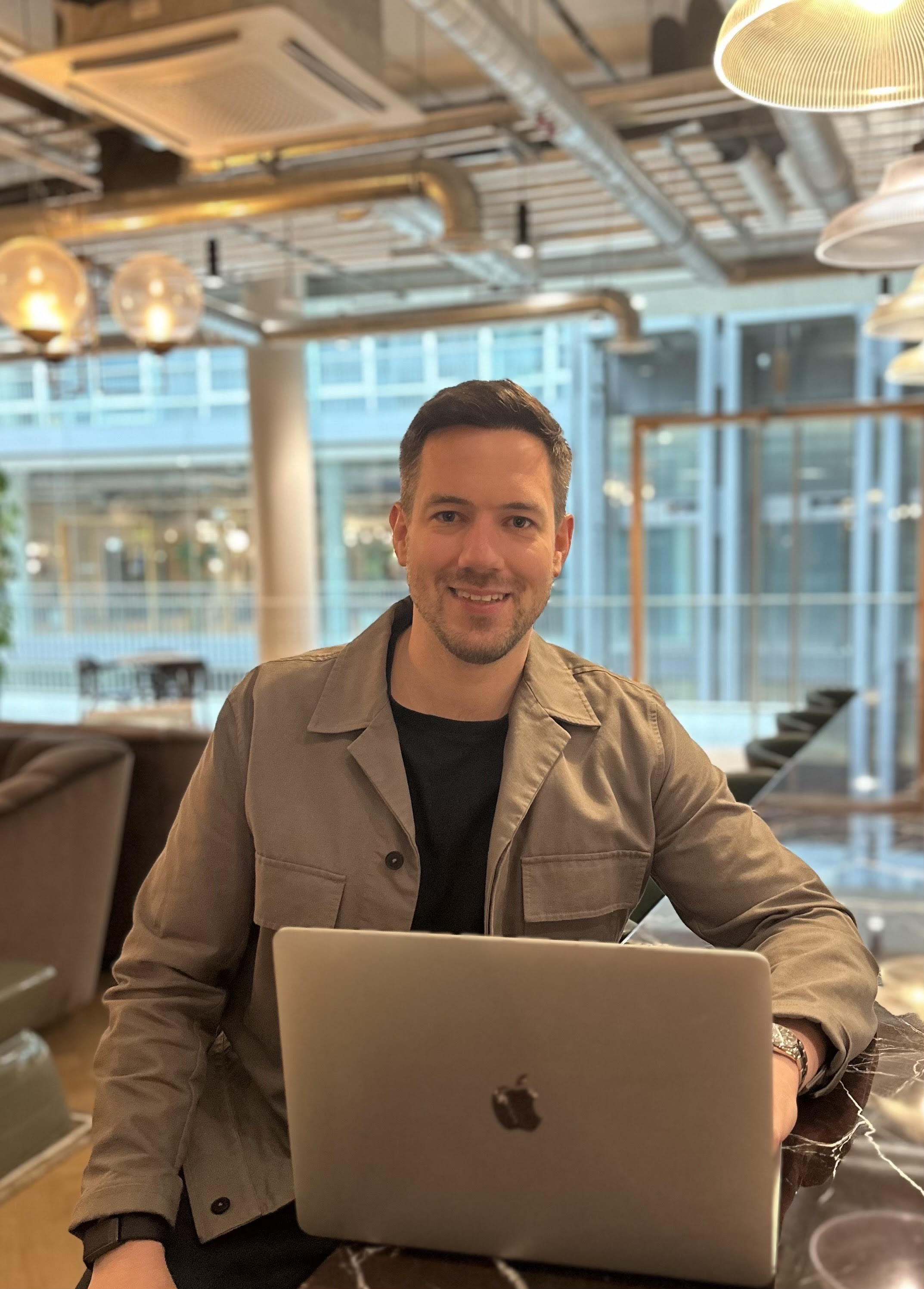 Sebastian Hoppen - B2B Sales & Business Development